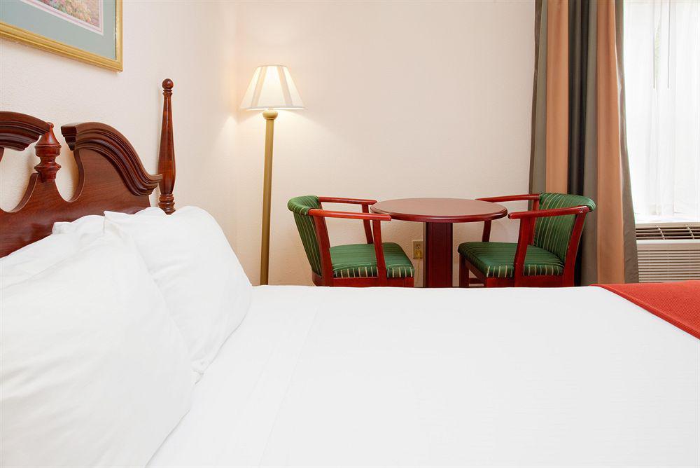 Hotel Red Roof