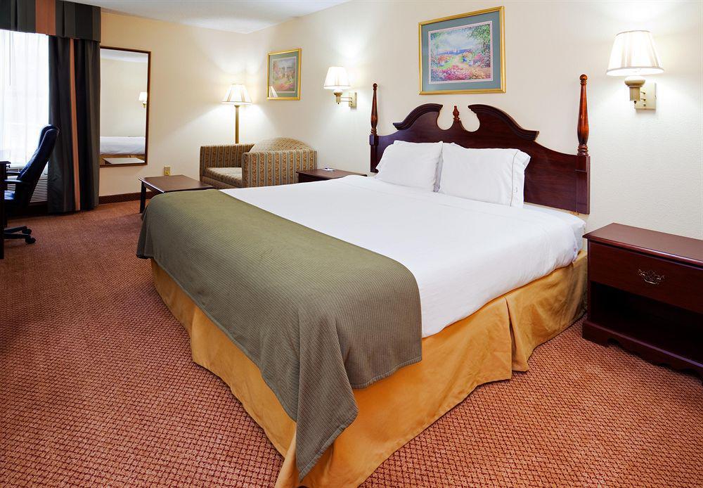 Red Roof Hotel