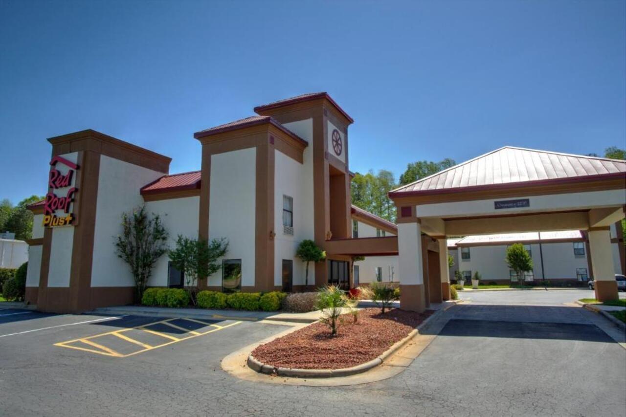 Red Roof Hotel 3*